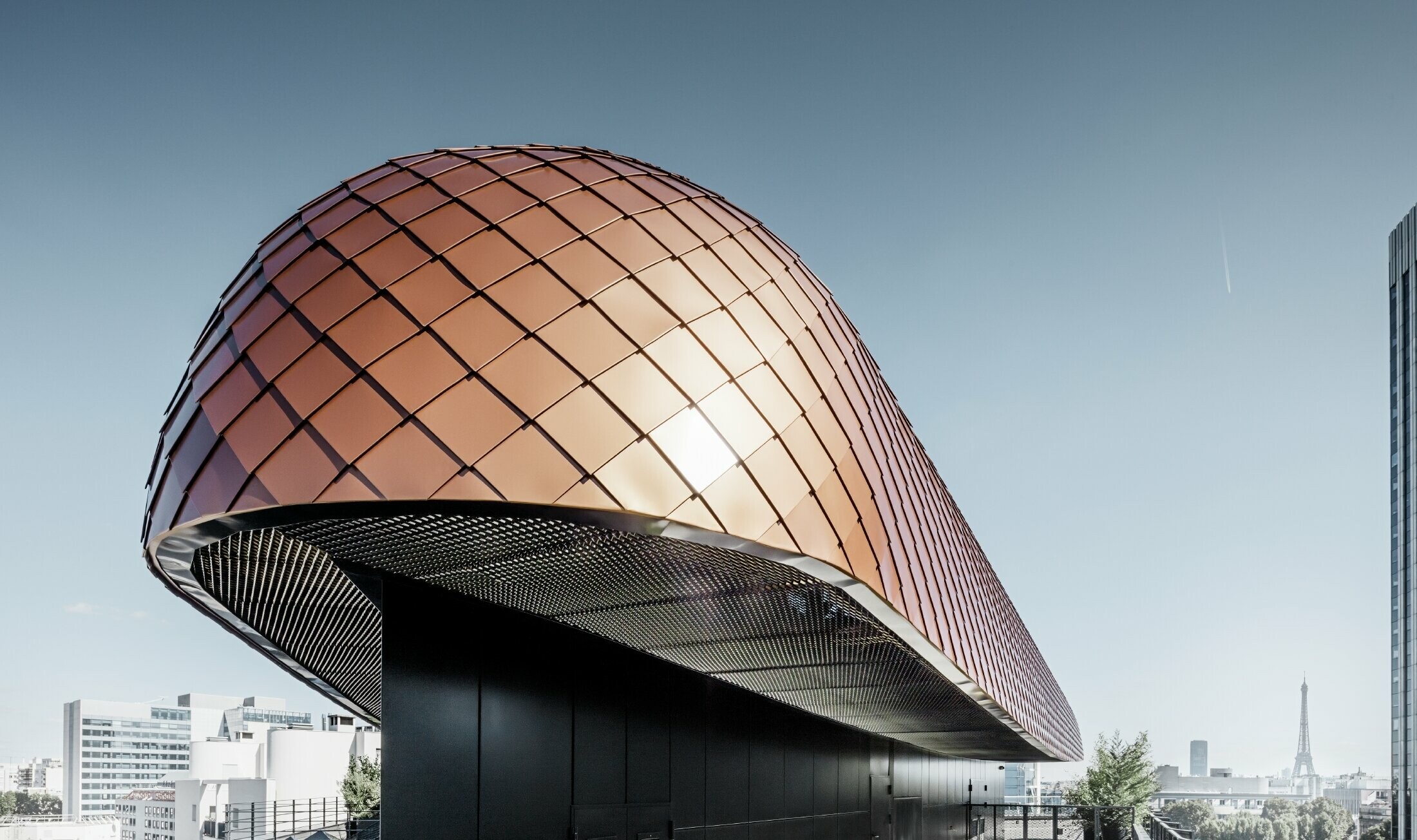 New rounded design of the Blackpearl office building in Paris clad in the PREFA 29 x 29 rhomboid roof tile.