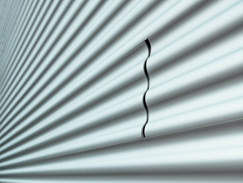 Detailed view of the PREFA ripple profile in a plain anodised, corrugated façade profile