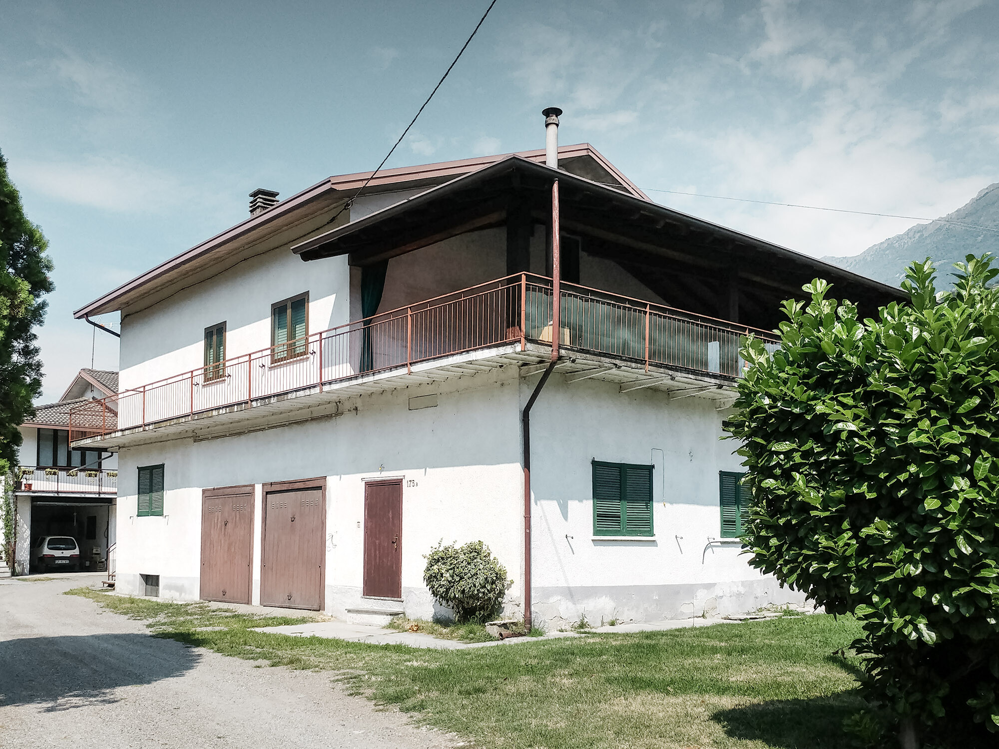 The run-down house on Via Fumagalli Eliseo before the reconstruction work. 