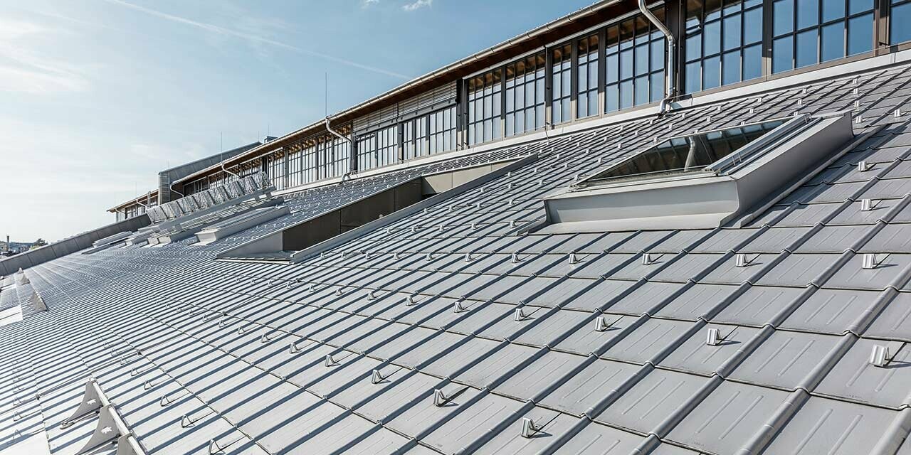 Detailed view of the PREFA roof tile including snow guards on the Panzerhalle in Salzburg