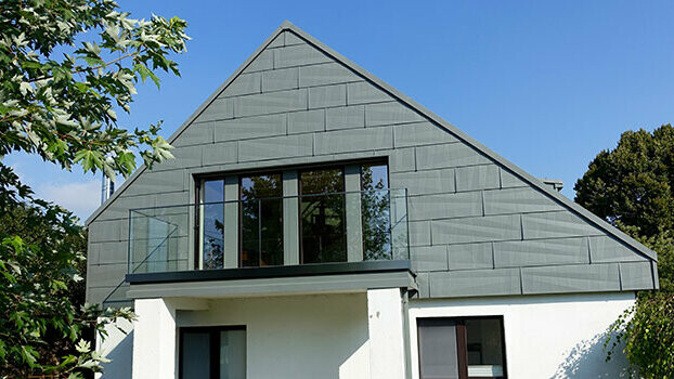 Gable cladding of a newly renovated façade with PREFA FX.12 façade panels in light grey.