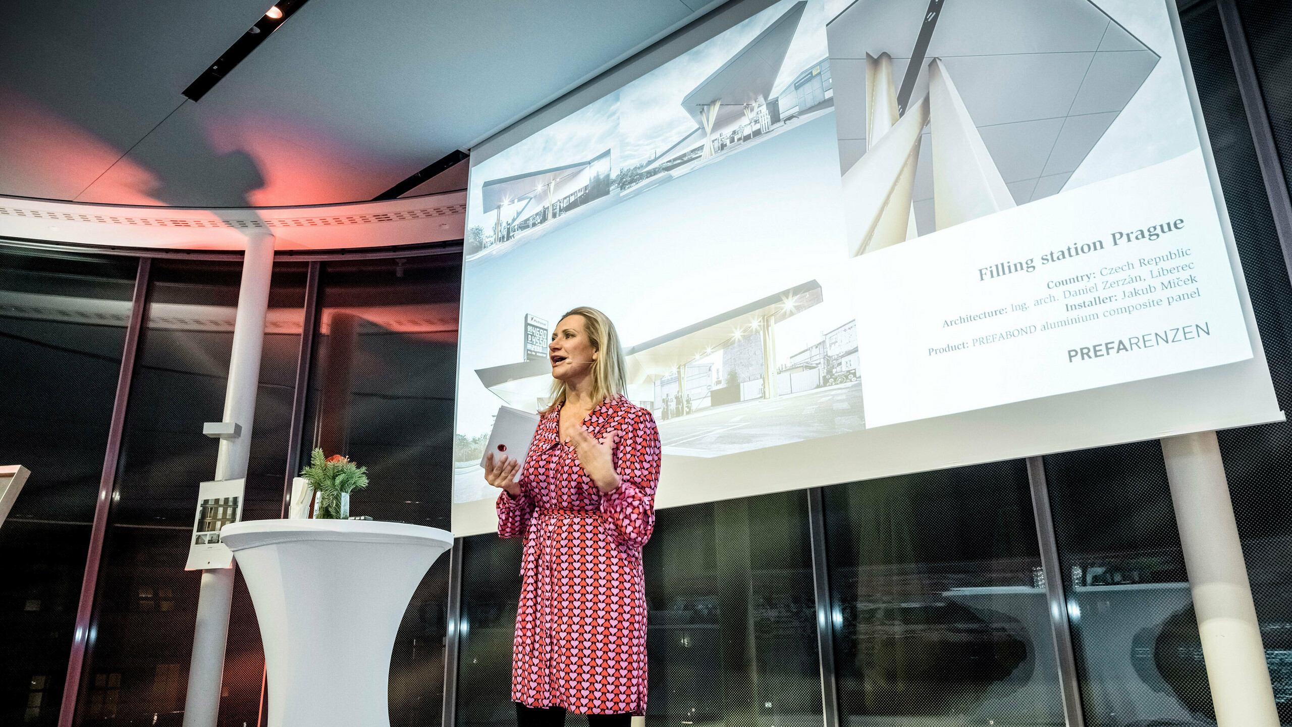 Moderator Angelika Niedetzky during the presentation of the PREFARENZEN 2023.