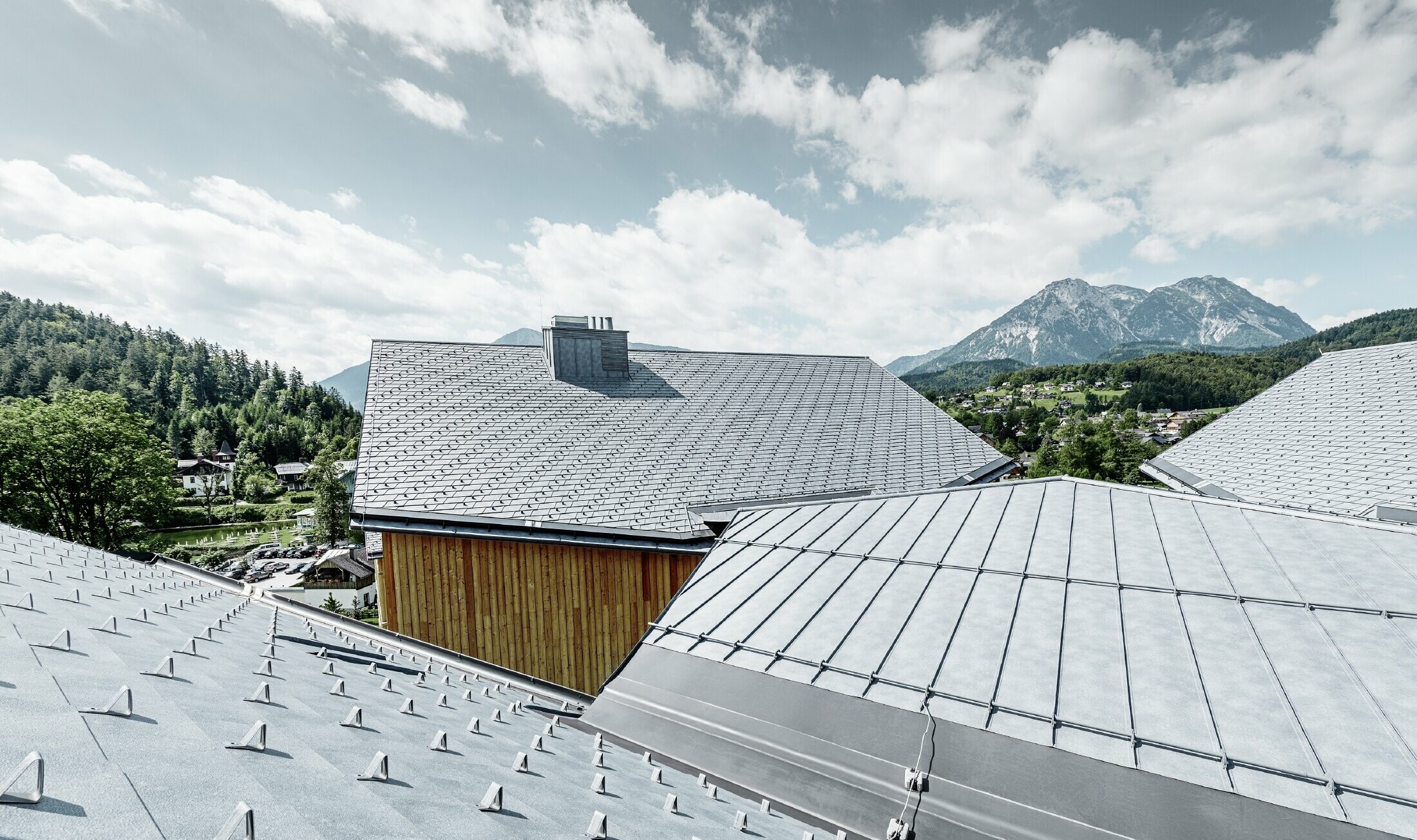 Hotel Vivamayr in Altaussee (Austria) with a wooden façade and PREFA shingle roof
