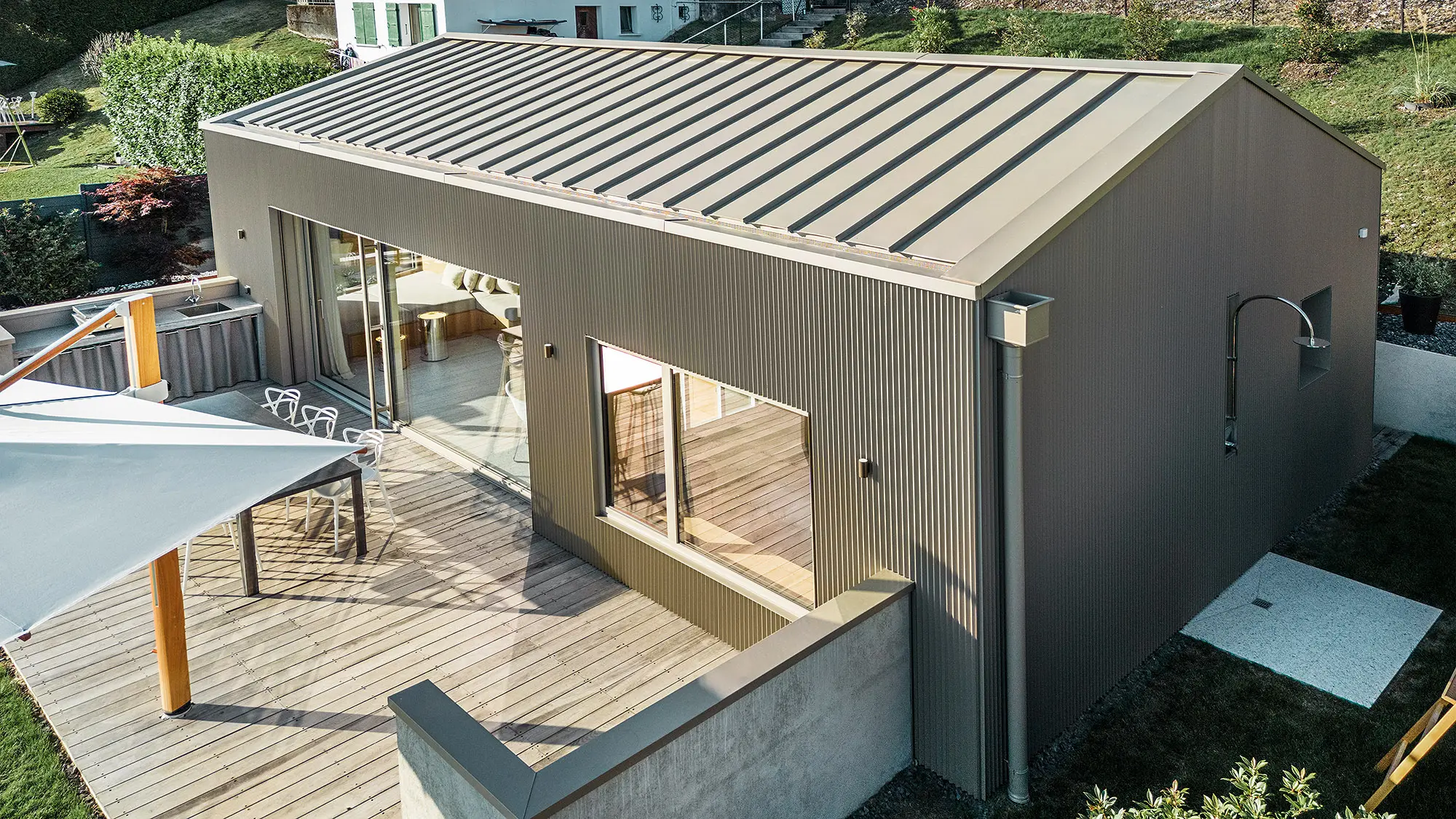 View of the house from a lateral bird eye's view.