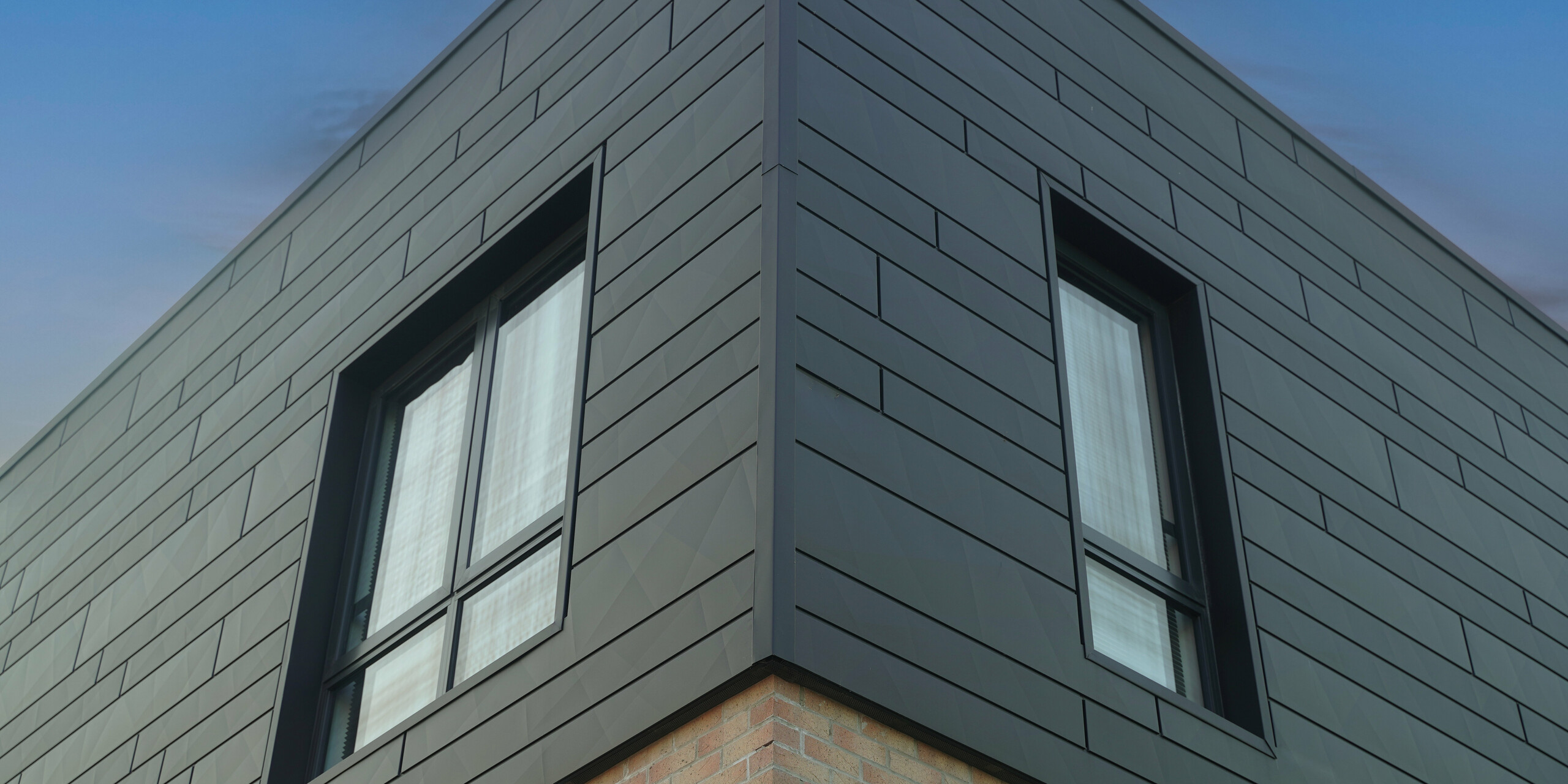 Building corner with façade made of PREFA Siding.X in P.10 anthracite