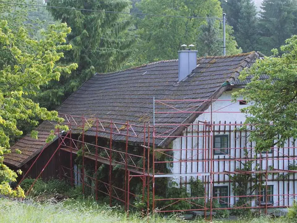 Old single-family house before roof renovation with PREFA