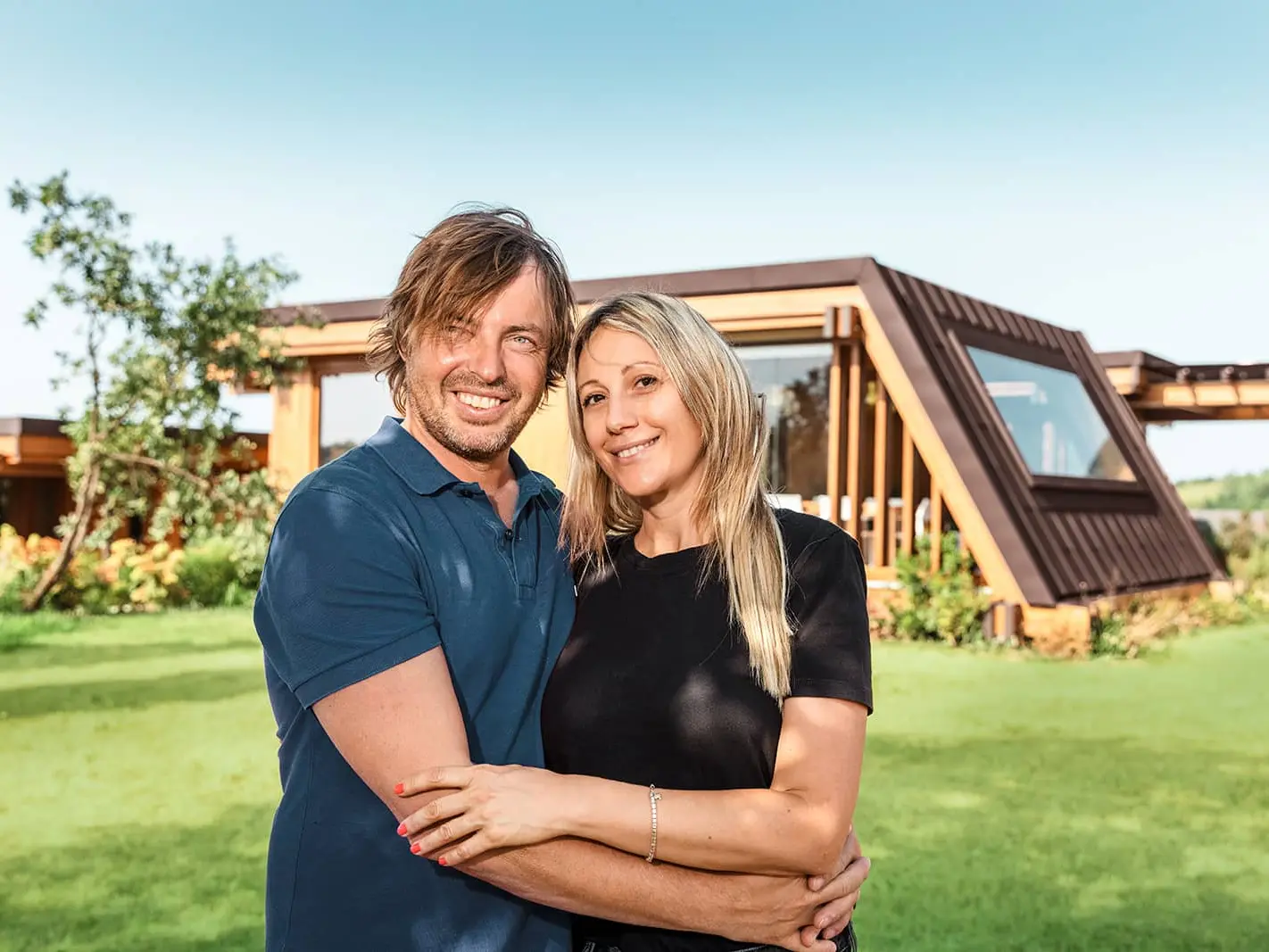 A picture of Elisabetta Spinelli and Jürgen Niederfringer, the founders of the company Nieder S.r.l., standing in front of the show house near Rimini (Italy).
