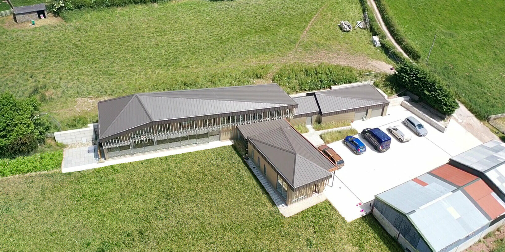 Bird's eye view of Derbyshire longhouse with special roofscape on PREFALZ in P.10 Brown