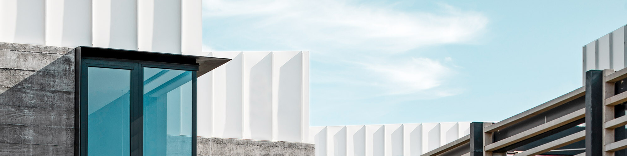 Close-up of the building's structured façade that references the foamy crest of a wave.