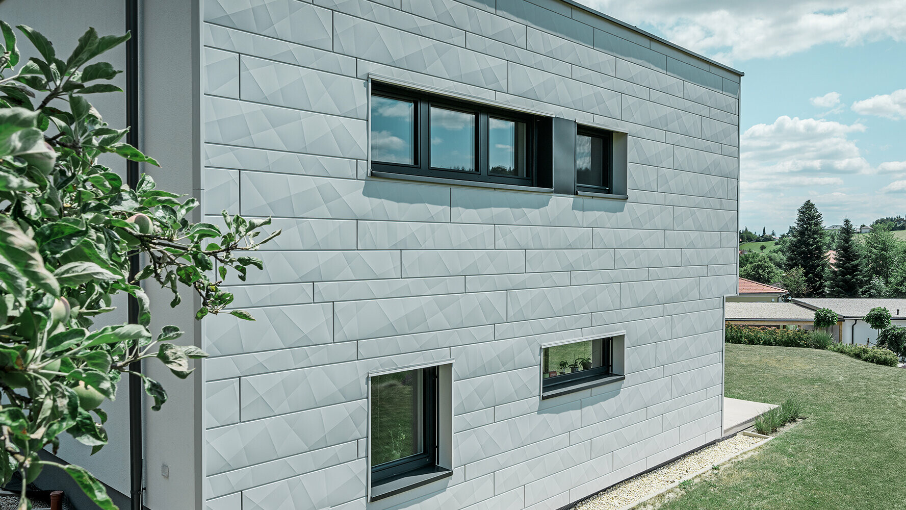 Detached house with PREFA siding.x façade in Prefa white