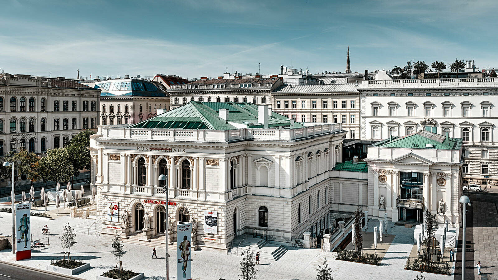 You can see the Künstlerhaus in Vienna, surrounded by other buildings.