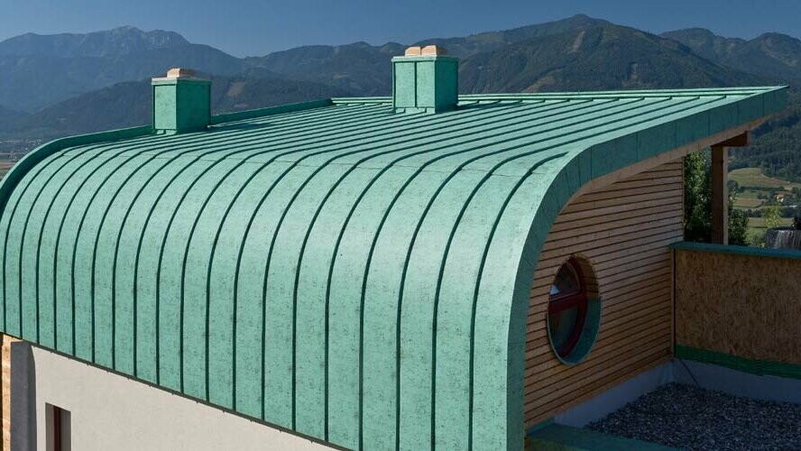 Curved roof with Prefalz in the colour Patina green