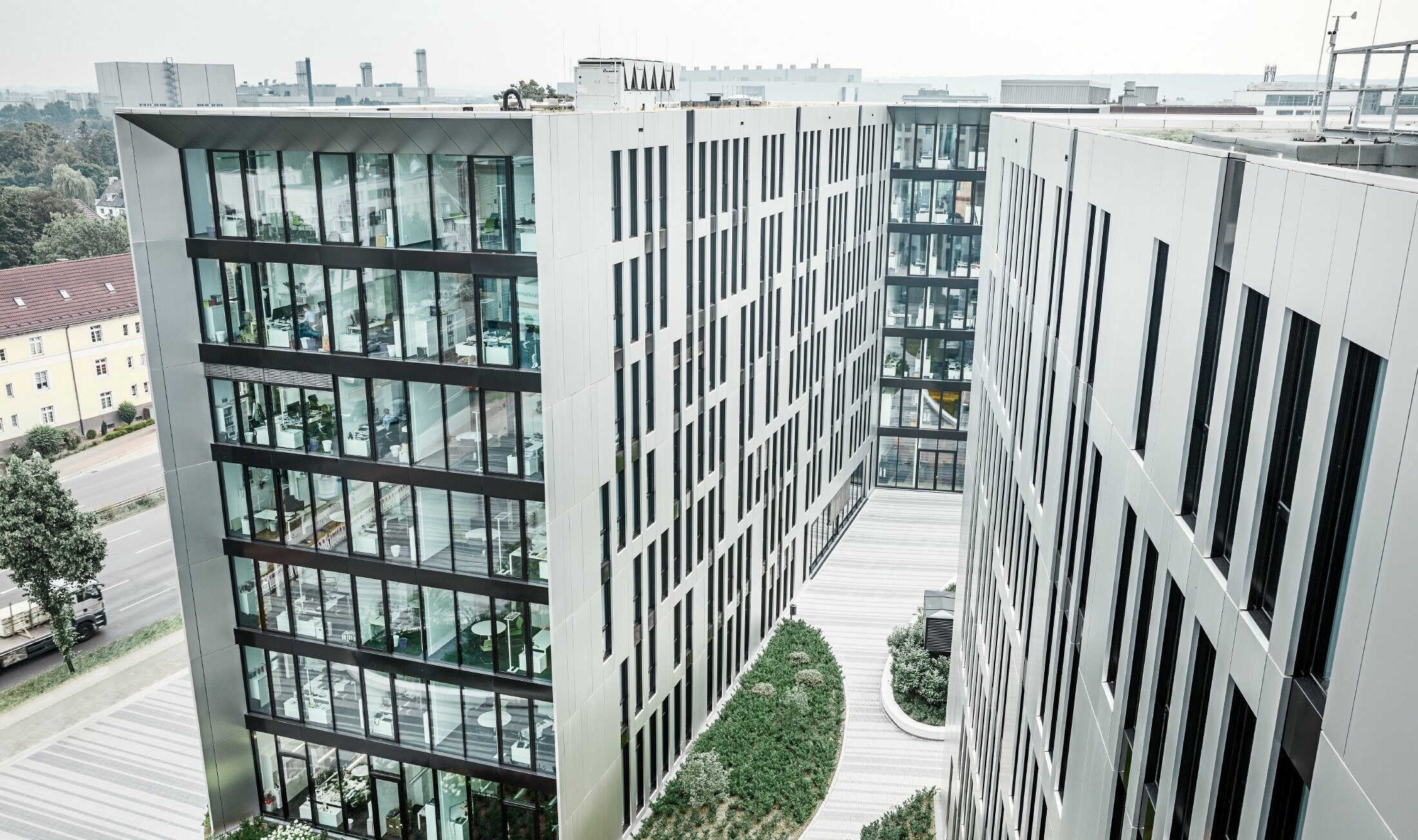 Futuristic aluminium façade made of aluminium composite panels in brushed aluminium on the Clara and Robert building complex s in Düsseldorf (Germany).