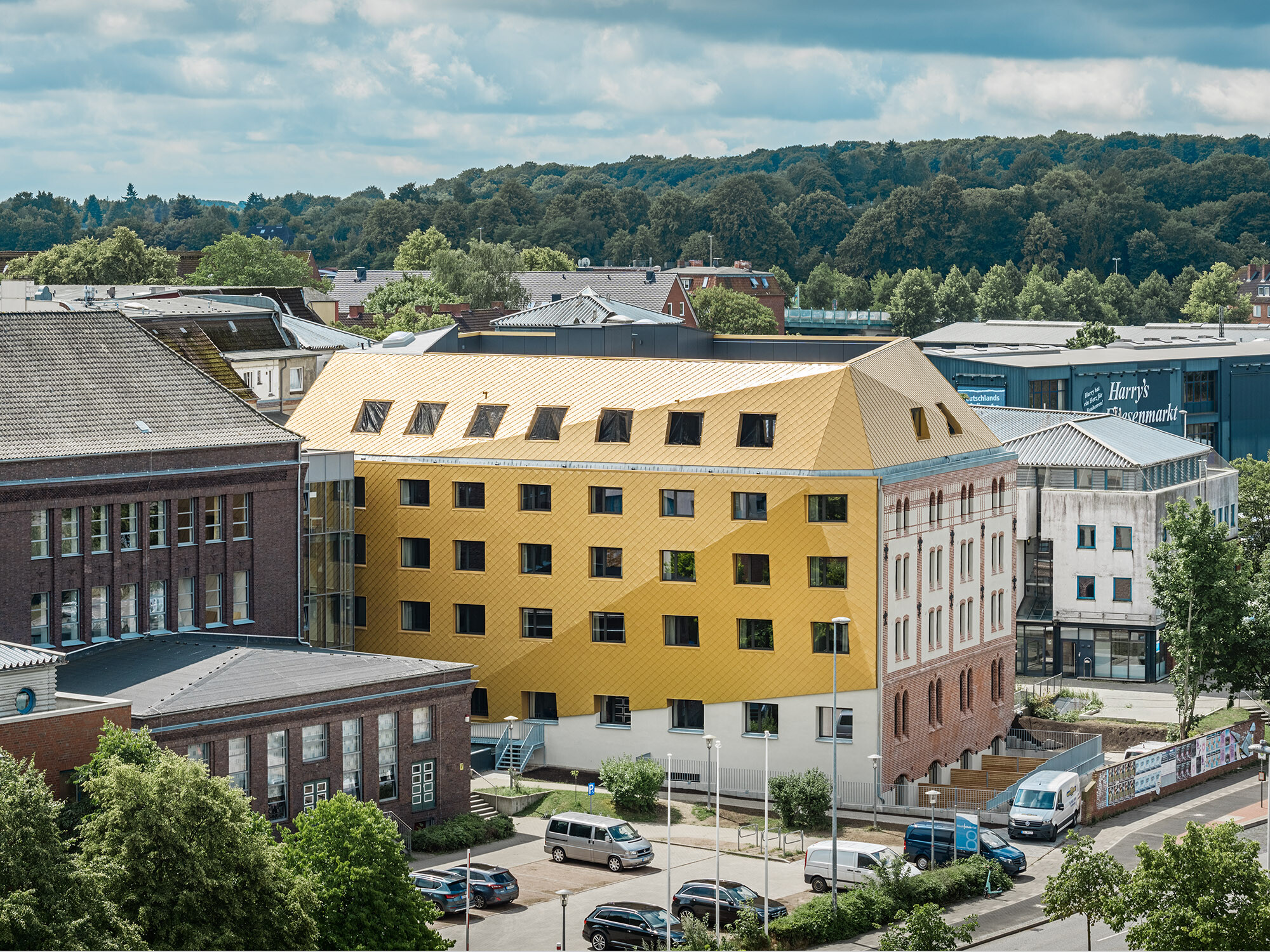 The student residence with its built environment from the side.