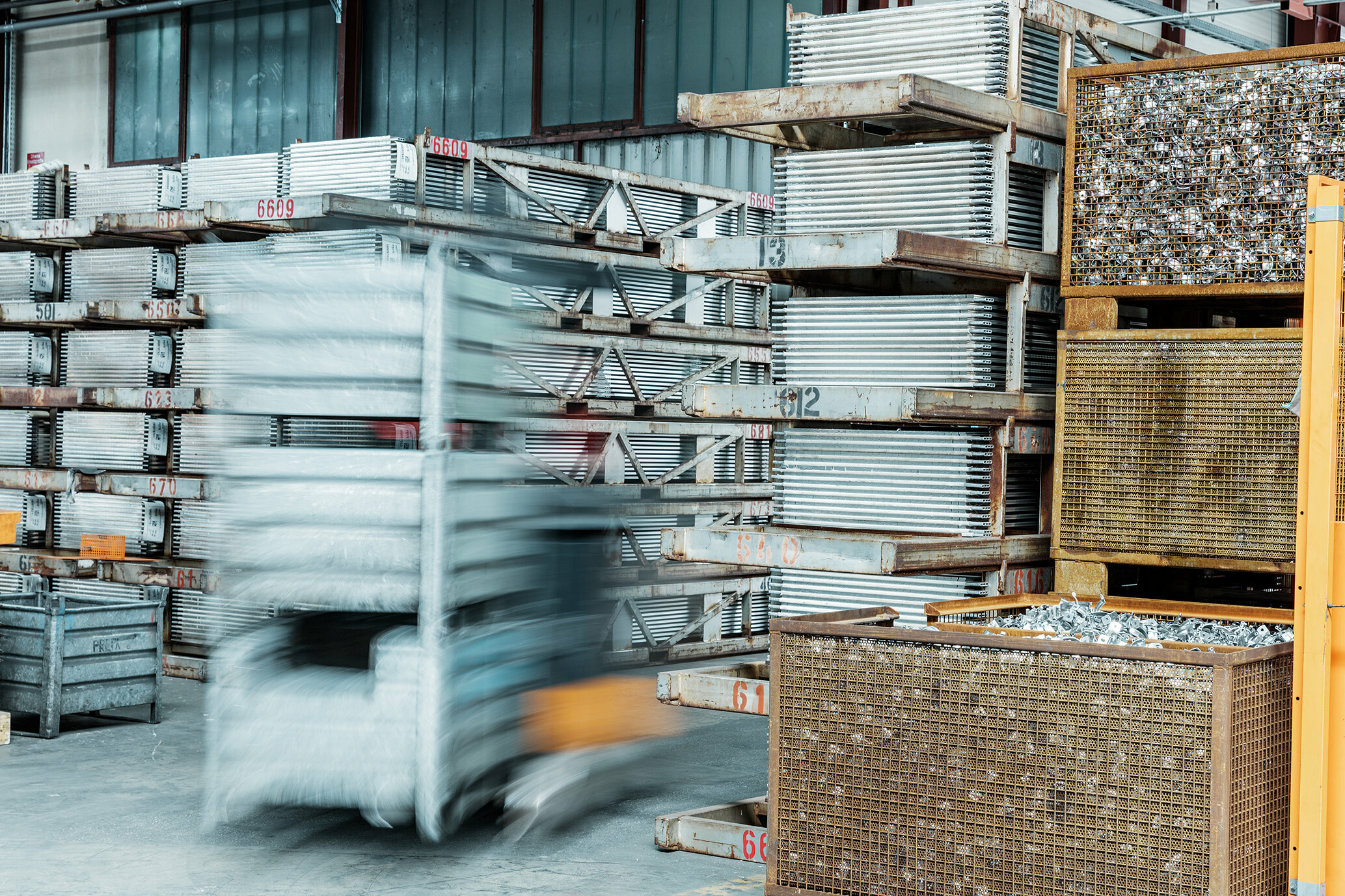 Image of shelves in a PREFA aluminium warehouse with packaging