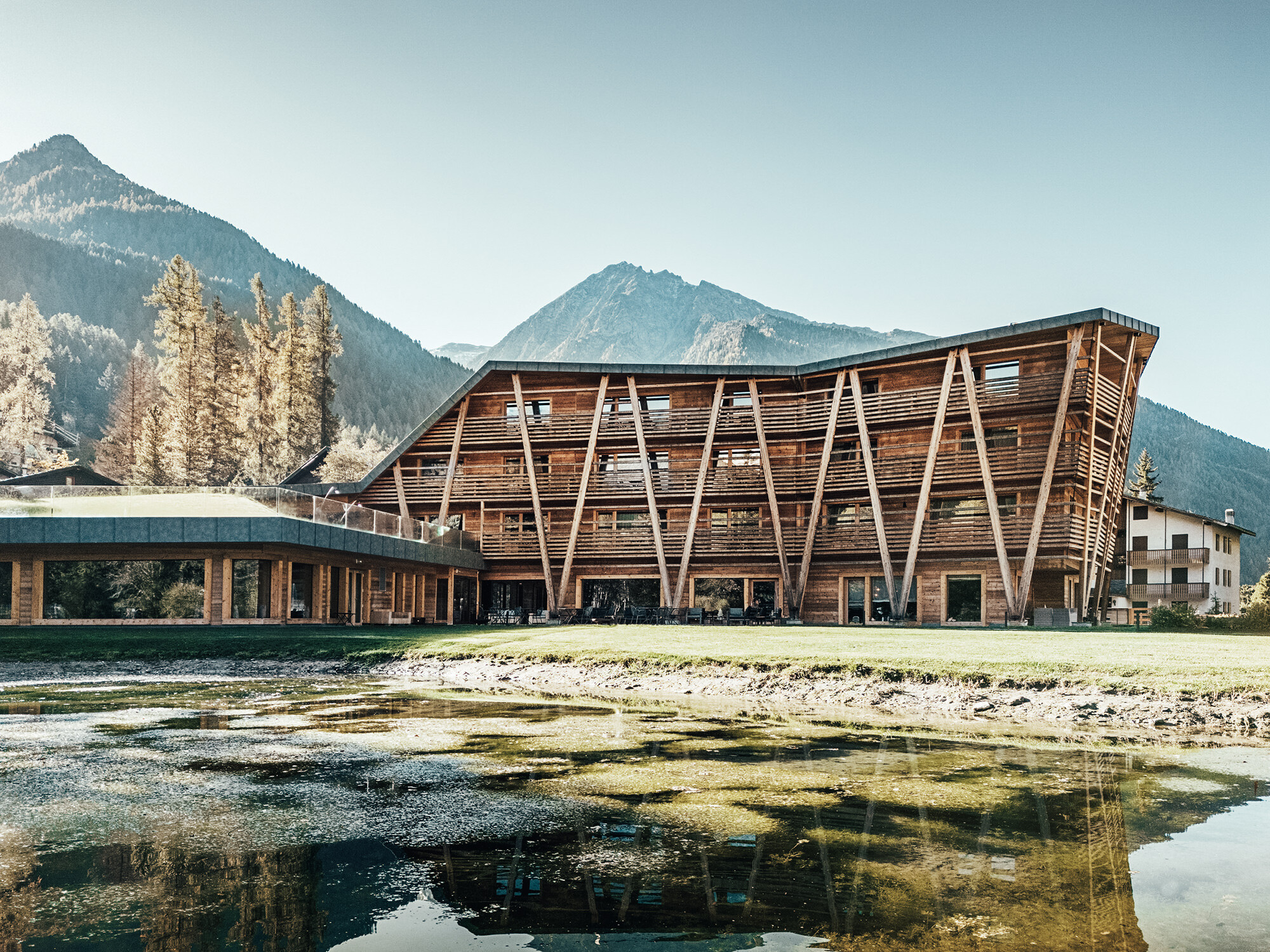 View of the hotel from the side of the lake. On the left: the spa area.