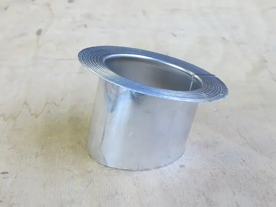Diagonally cut the PREFA outlet with bonding flange (made of uncoated material).