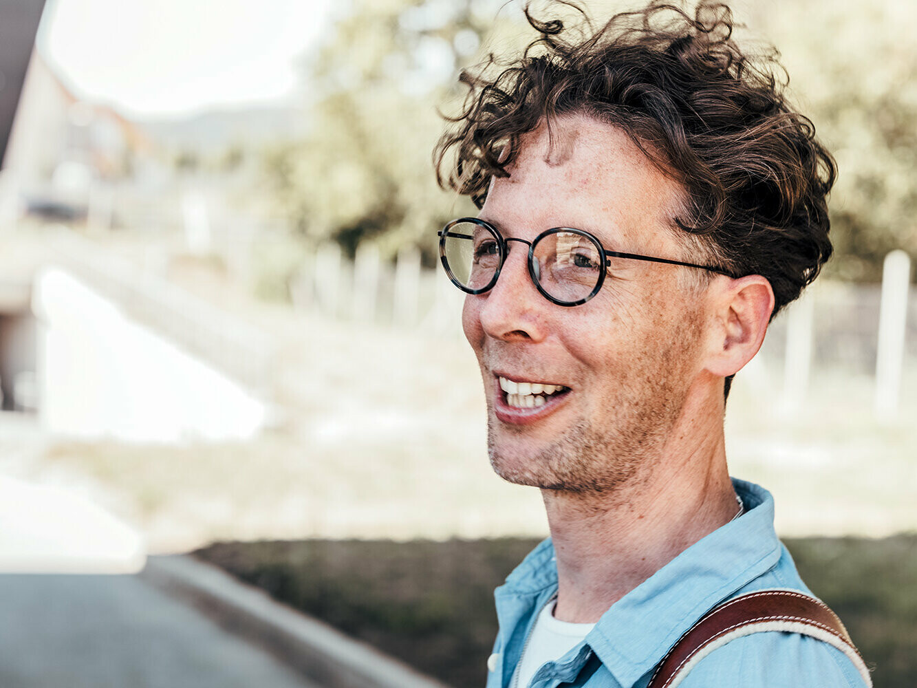 Portrait of the architect, part of the museum premises are blurred in the background.