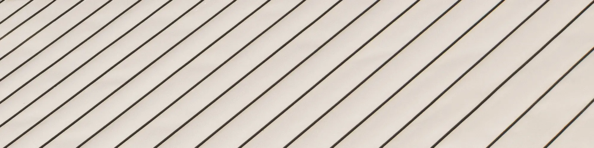 Close-up of the straight PREFA aluminum trays.