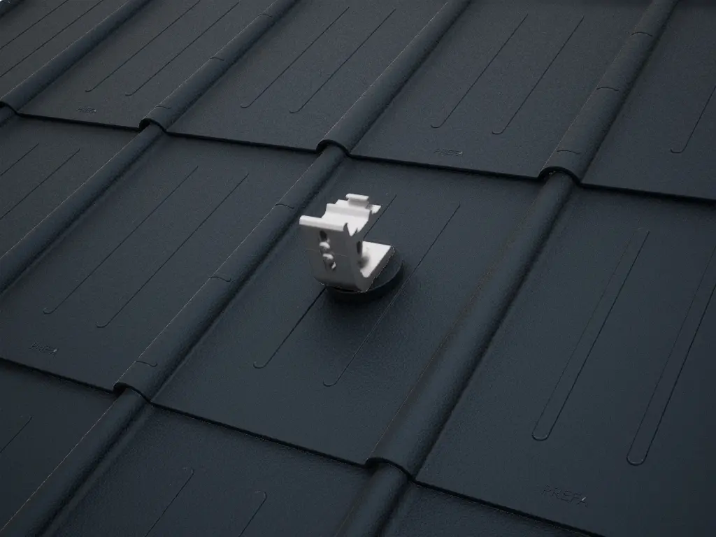 Detailed view of the PREVARIO 3.S solar bracket, mounted on a dark roof with PREFA roof tiles.