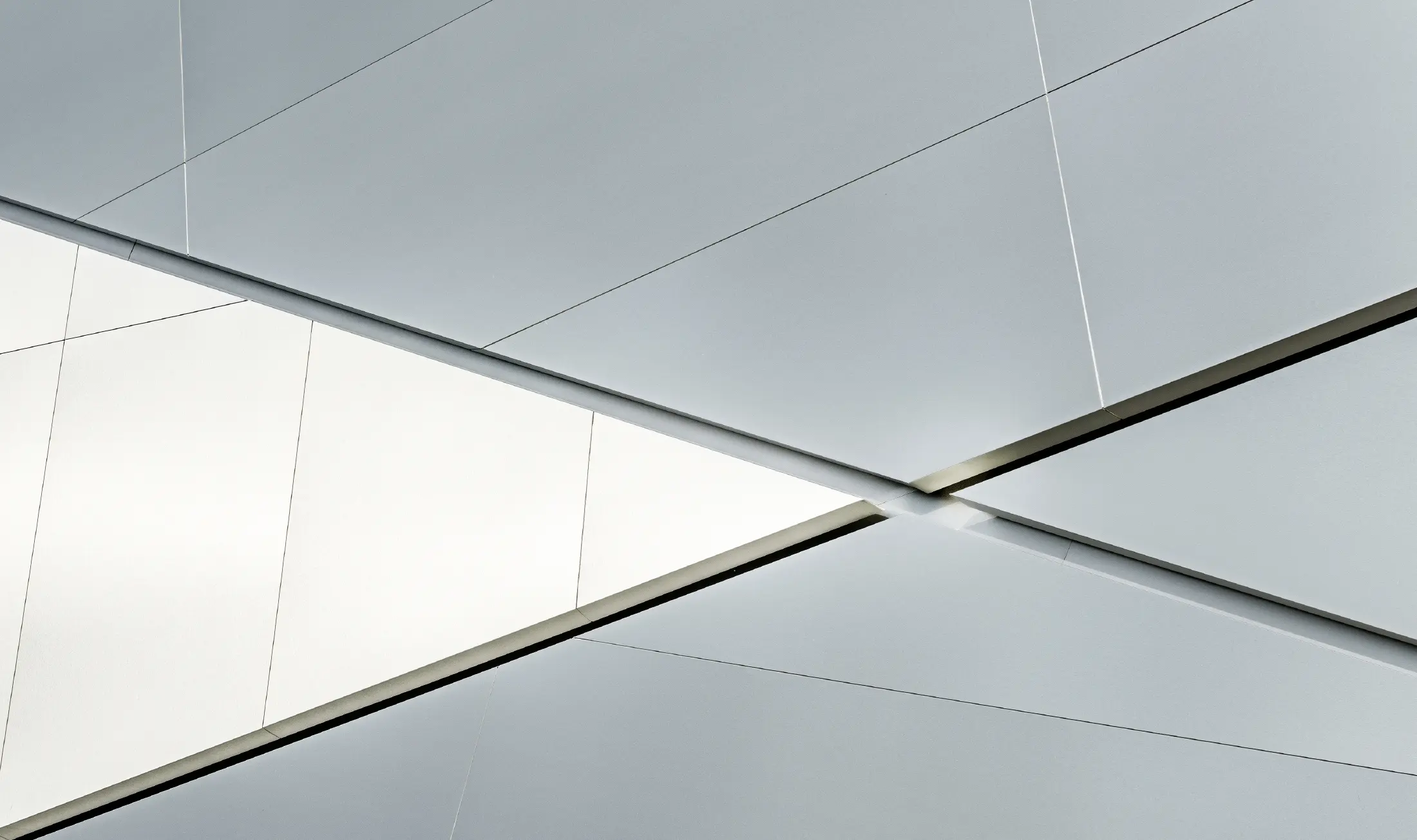 Fill company building with a futuristic aluminium composite panel façade in brushed aluminium and a backlit joint pattern
