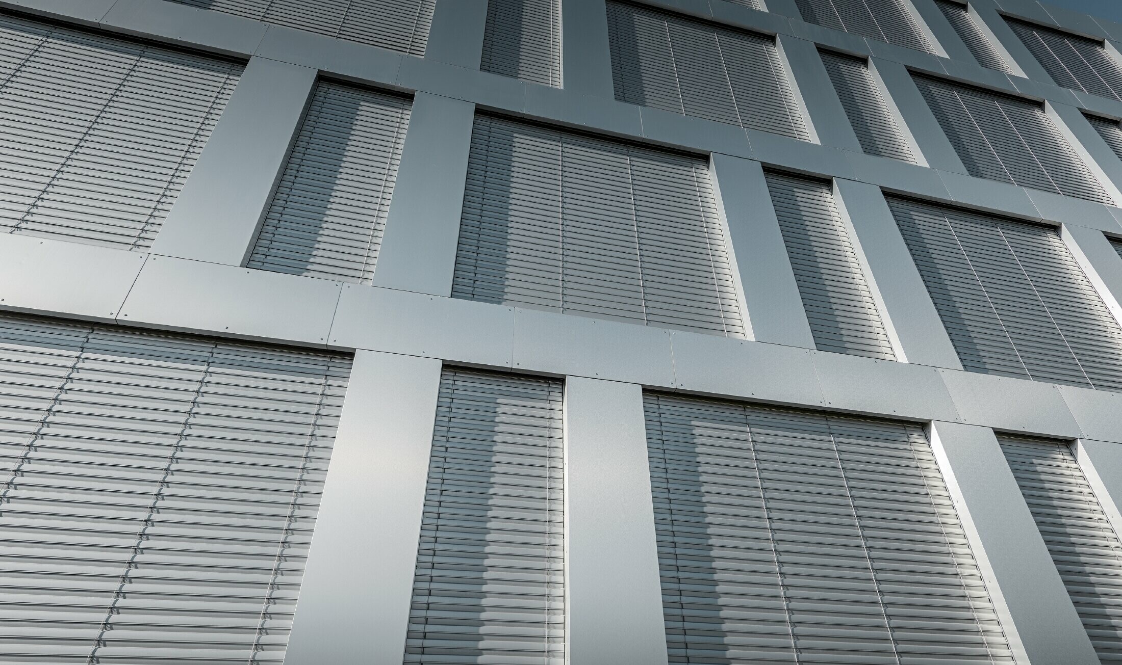 Close up of the windows on the École de Marens clad with the aluminium composite tile in brushed aluminium