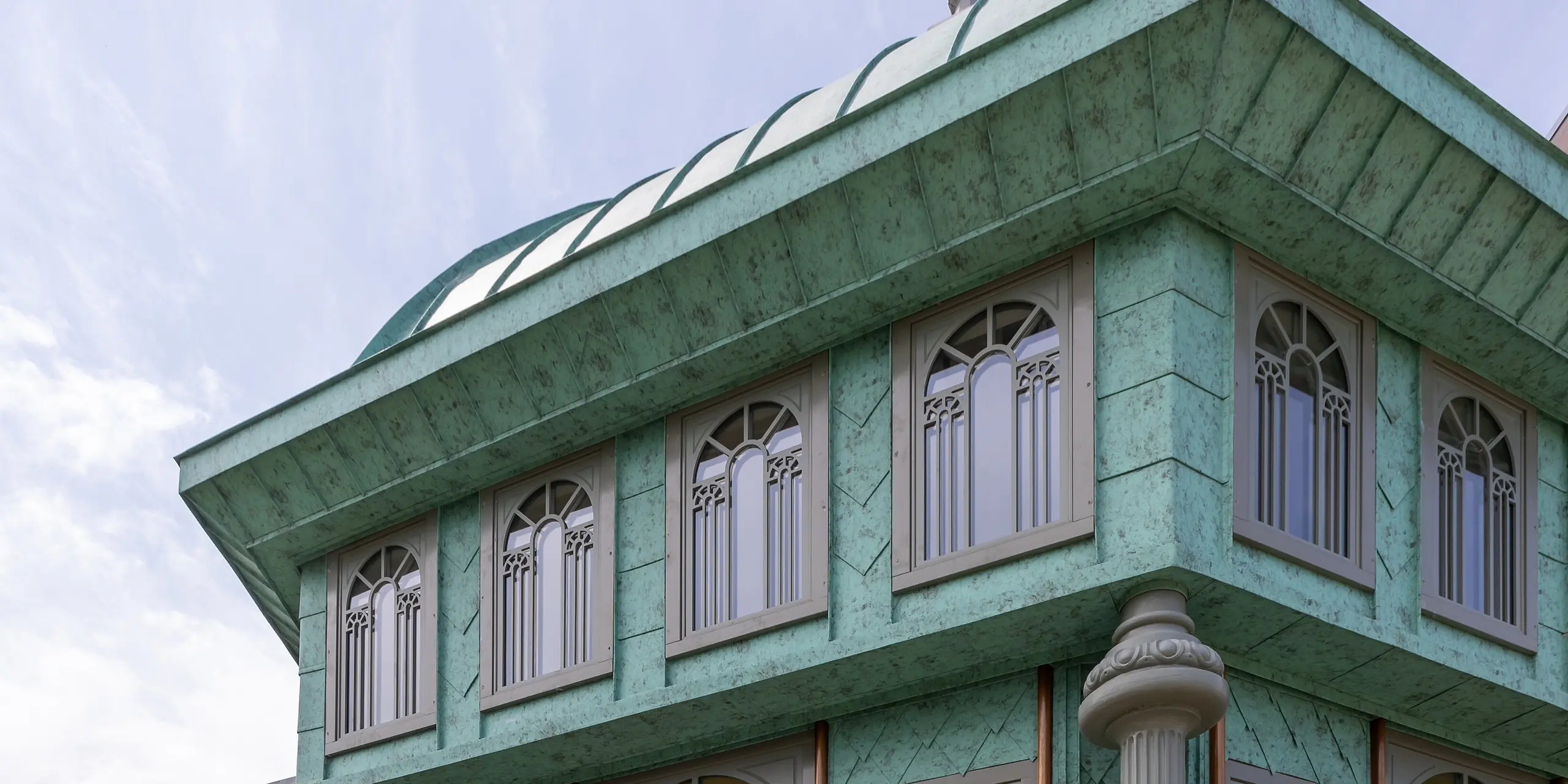 Summerhouse of Lawlor's Hotel in Naas (Ireland) with PREFA aluminium façade