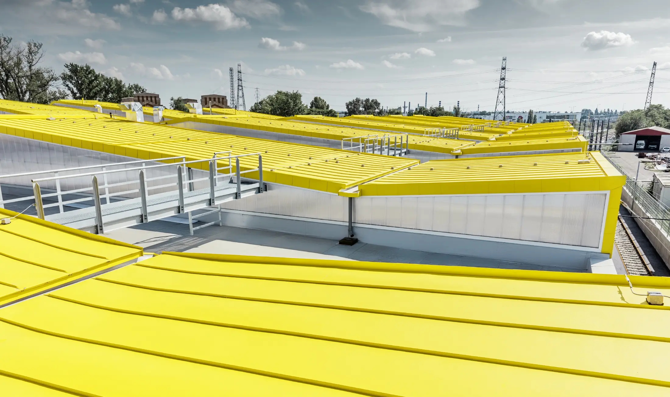 Close up of the yellow roof area of the new Budapest remise with PREFA standing seam roof.