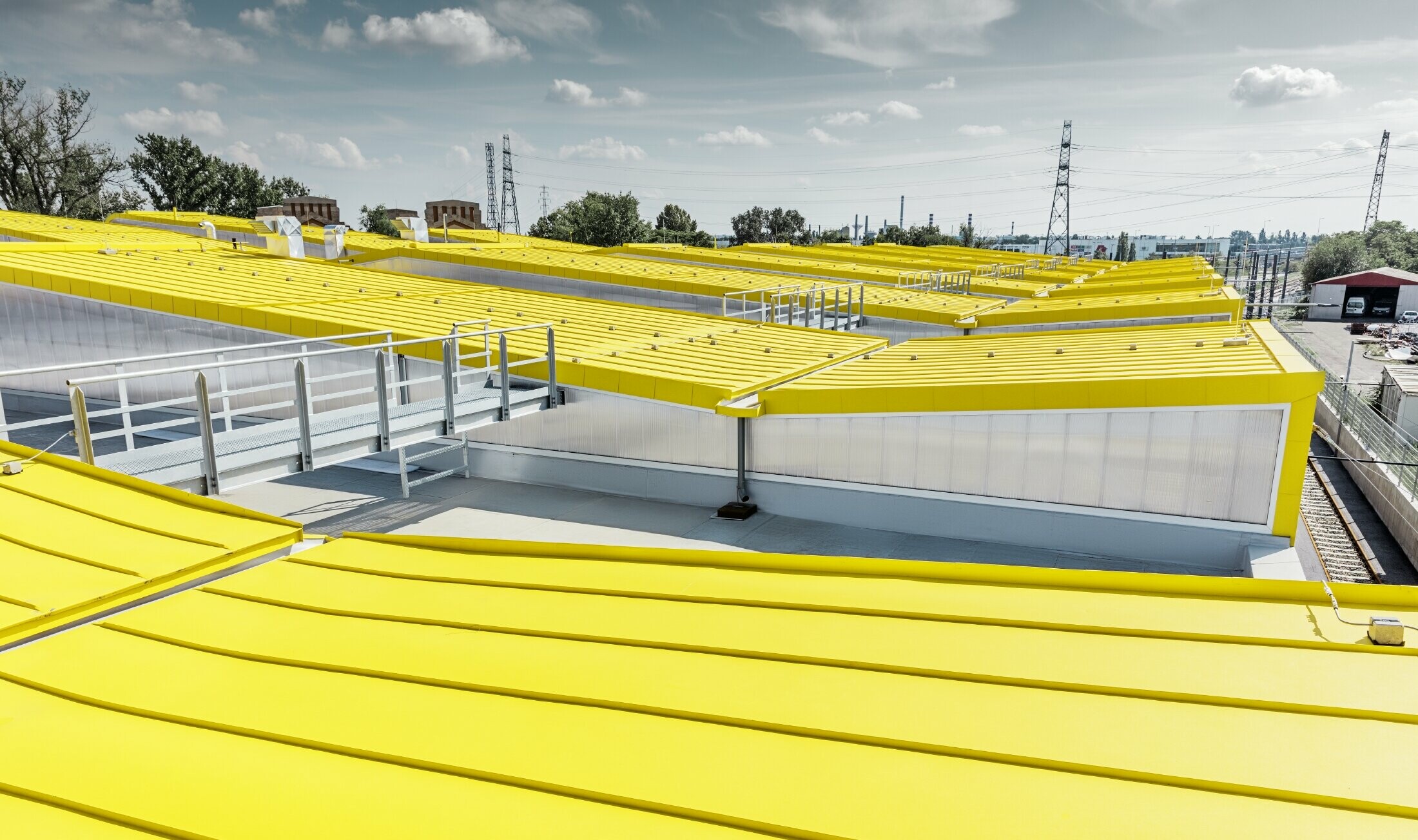 Close up of the yellow roof area of the new Budapest remise with PREFA standing seam roof.