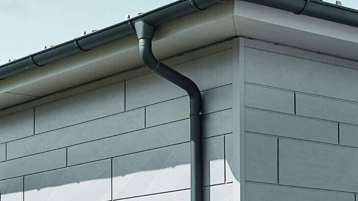 PREFA gutter with downpipe in anthracite, along with a PREFA Siding.X facade