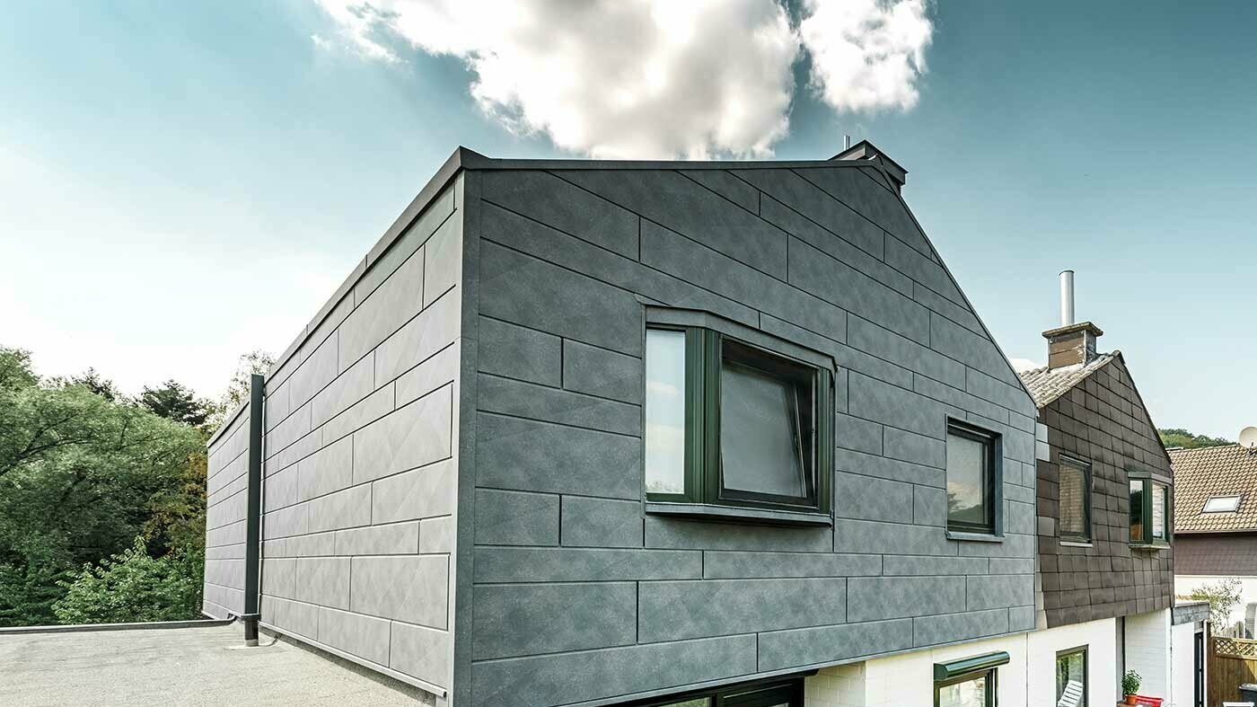 Façade renovation with the new PREFA Siding.X façade panels in stone grey.