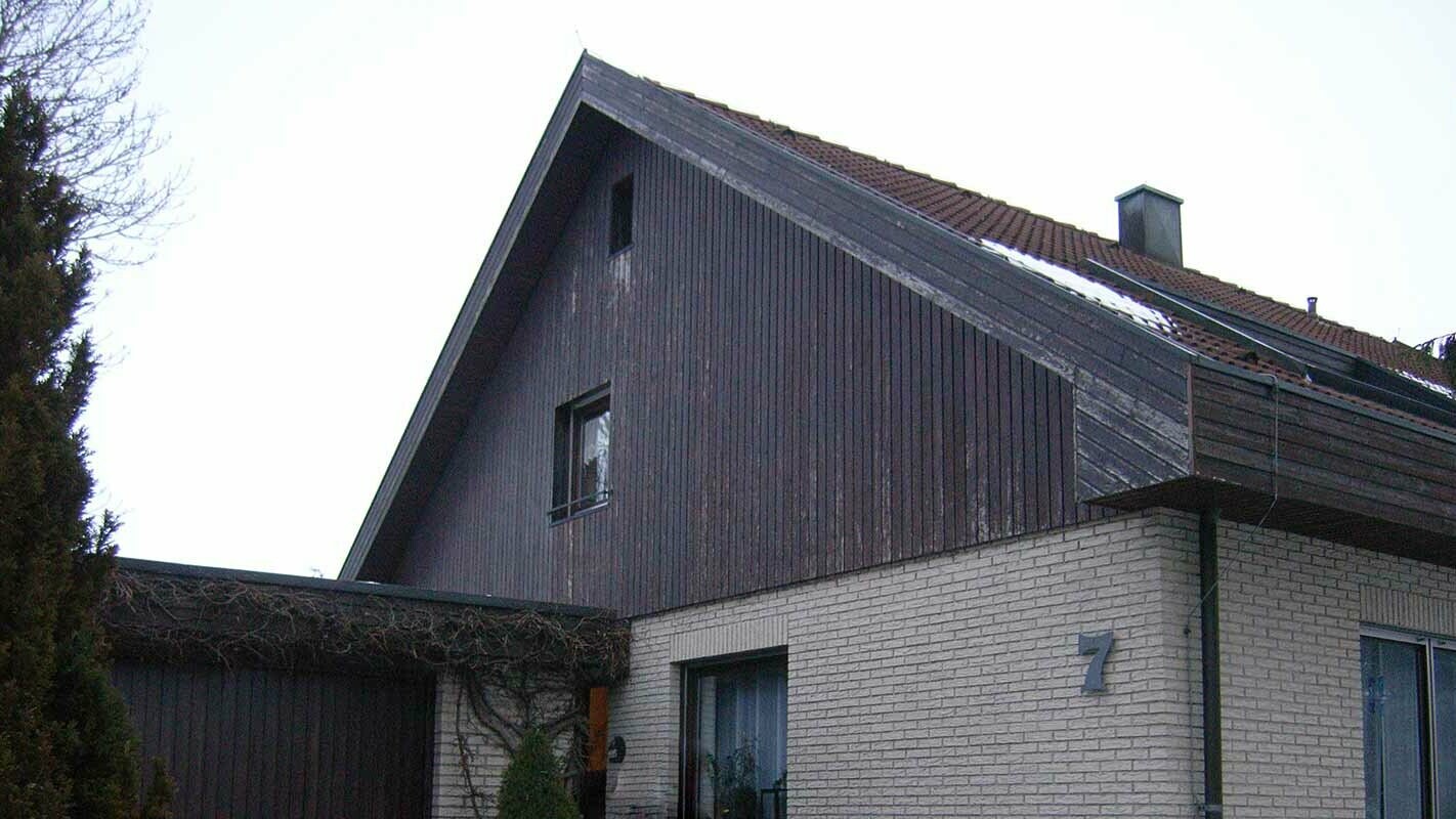 Old gable cladding with weathered wood before renovation with PREFA sidings