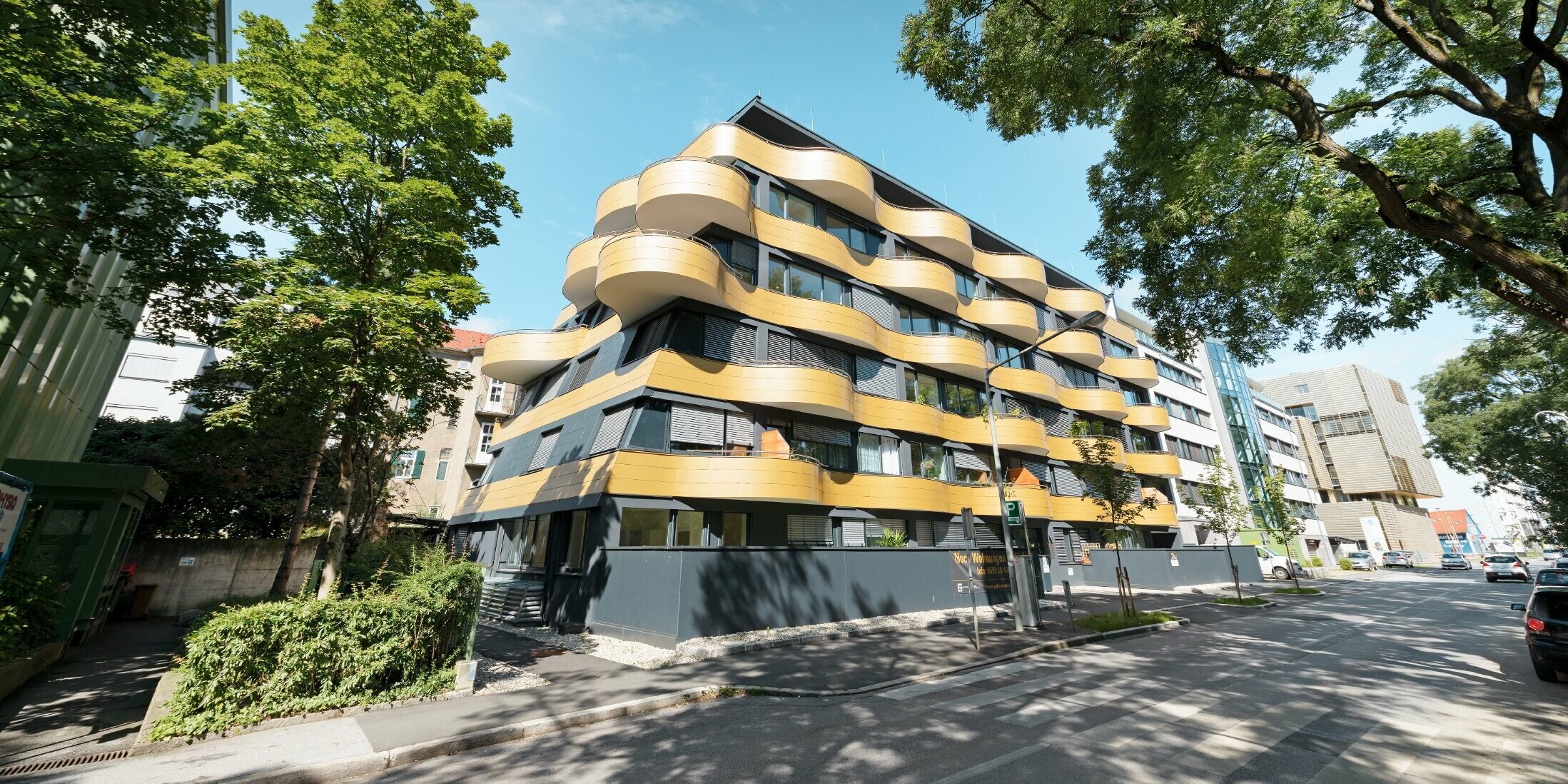 “Goldene Welle” (Golden Wave) apartment complex in Graz, Austria, with aluminum composite panels in gold, the balconies were rounded in waves 