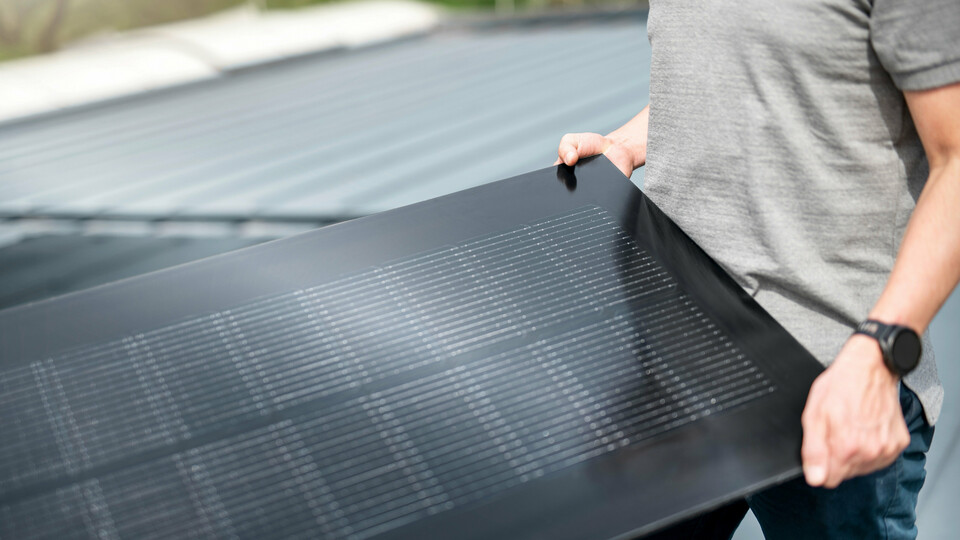 PREFALZ Solarmodul in schwarzer Farbe für PREFALZ Bahnen mit einer Breite von 500 und 650 mm.