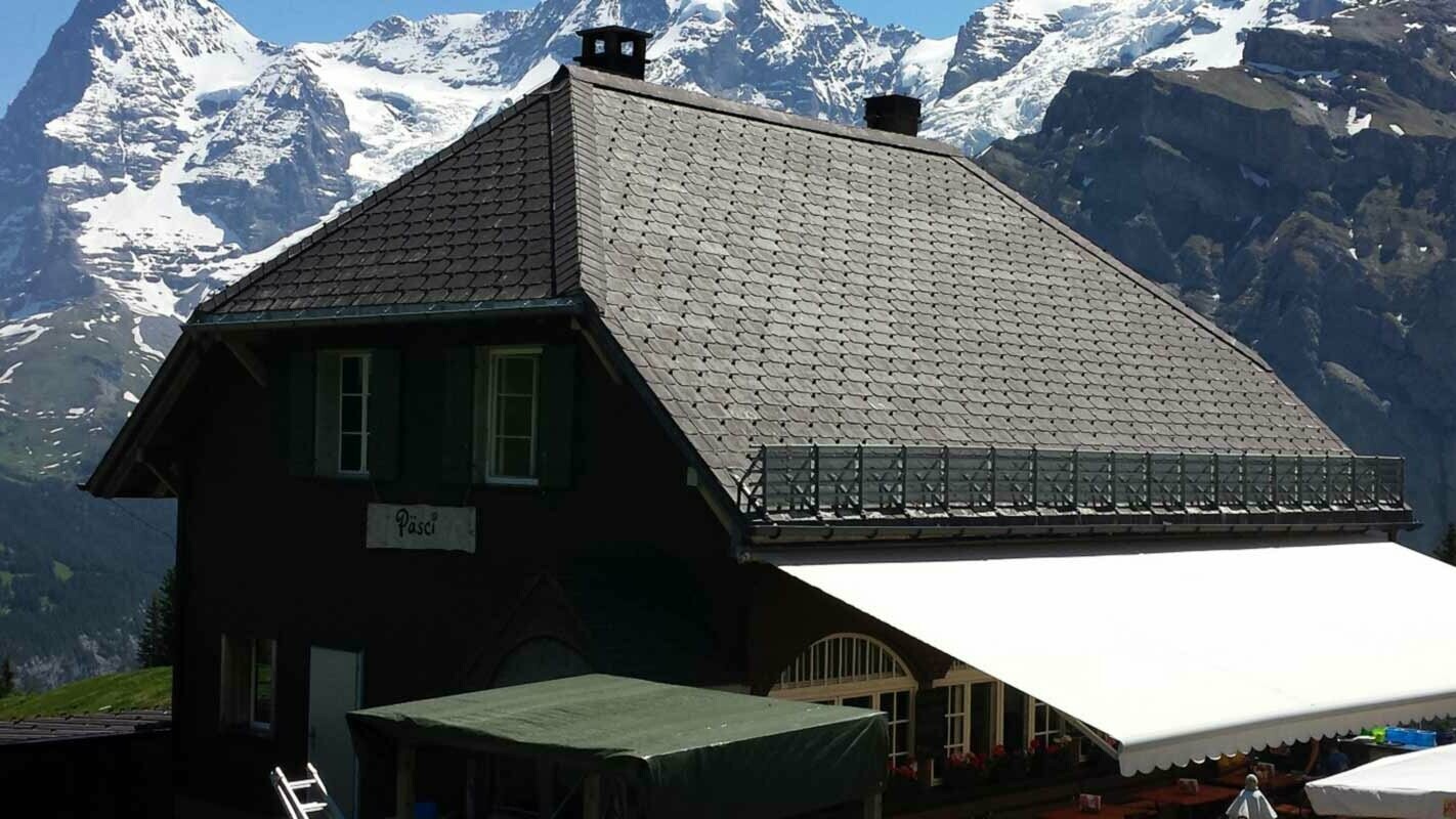 Before renovation of half-hipped roof of a mountain hut with PREFA shingles and snow guards